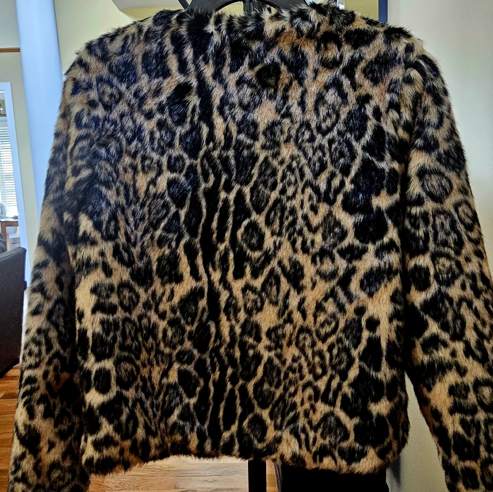 Tahari Leopard Print Faux Fur Teddy Jacket - Black & Tan - Picture 2 of 5